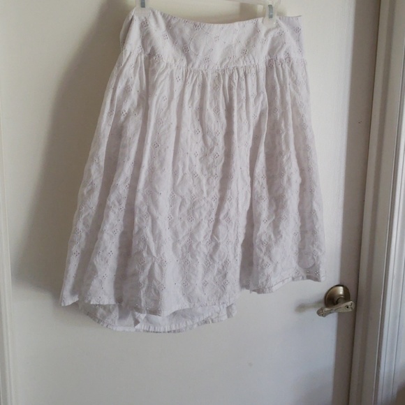 White skirt - Picture 1 of 2